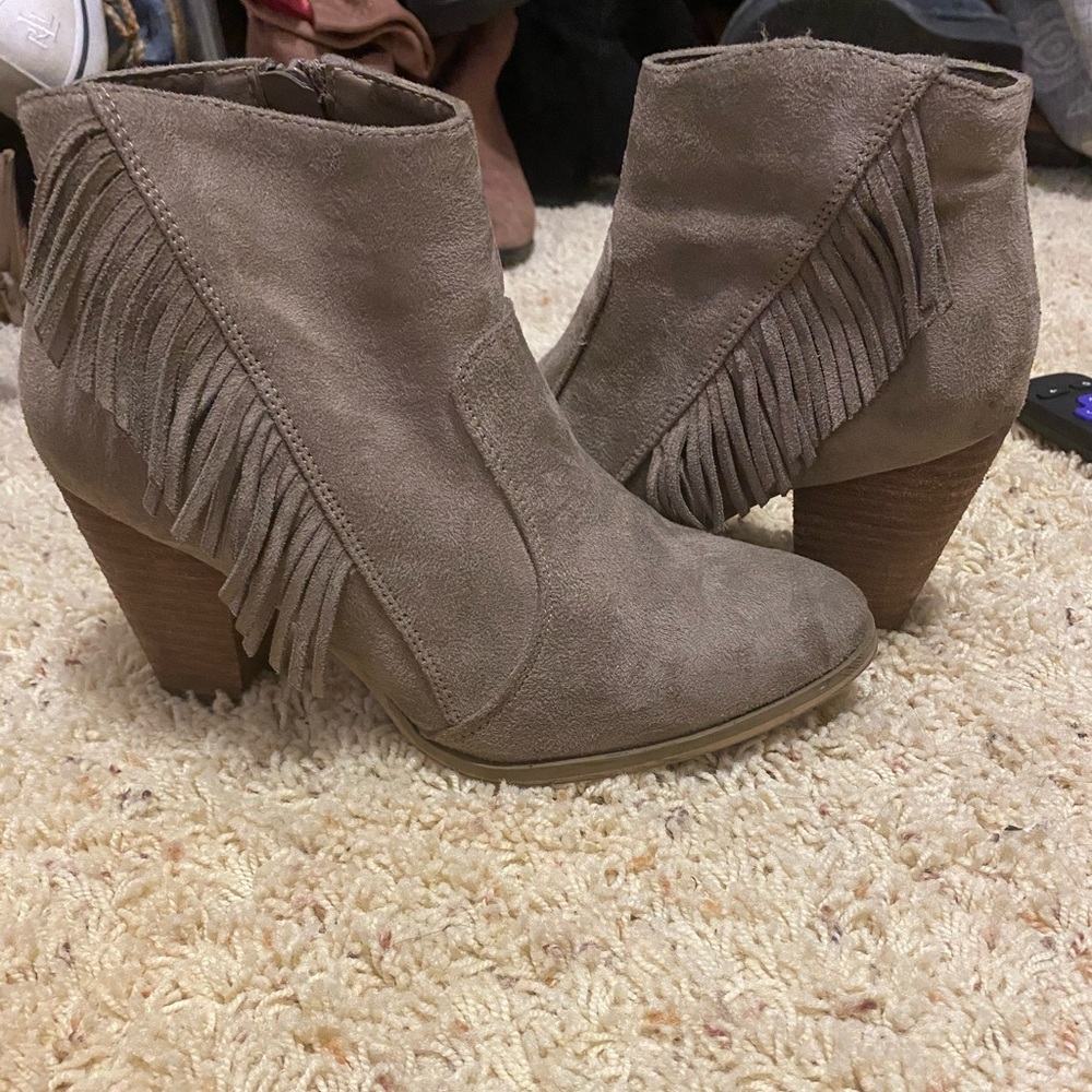 Super cute Fringe Booties!!